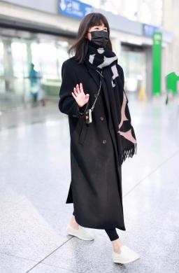 王智近日机场私服太拉风  all black造型保暖实穿
