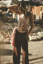 自然回响塑造野性美态